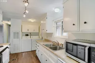 11564 SW Royal Villa Dr, Tigard, OR 97224 - Photo 9
