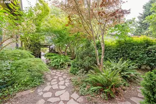 952 C St, Springfield, OR 97477 - Photo 43