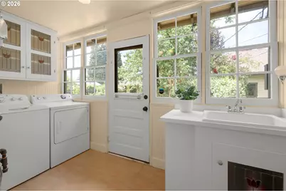 952 C St, Springfield, OR 97477 - Photo 17