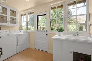 952 C St, Springfield, OR 97477 - Photo 17