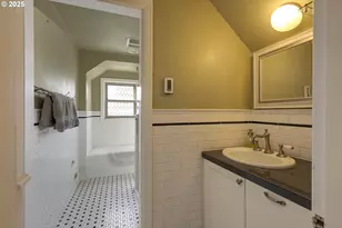 323 SE Cowls St, McMinnville, OR 97128 - Photo 13