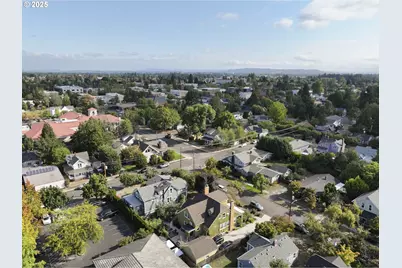 323 SE Cowls St, McMinnville, OR 97128 - Photo 19