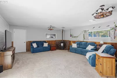25804 Wiggins Ln, Veneta, OR 97487 - Photo 3