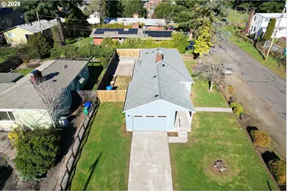 8647 NE Schuyler St, Portland, OR 97220 - Photo 25