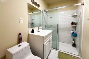 8647 NE Schuyler St, Portland, OR 97220 - Photo 17