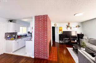 8647 NE Schuyler St, Portland, OR 97220 - Photo 5