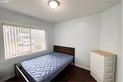 8647 NE Schuyler St, Portland, OR 97220 - Photo 11