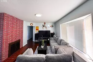 8647 NE Schuyler St, Portland, OR 97220 - Photo 9