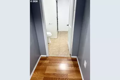 8647 NE Schuyler St, Portland, OR 97220 - Photo 17