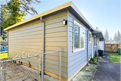 8647 NE Schuyler St, Portland, OR 97220 - Photo 27