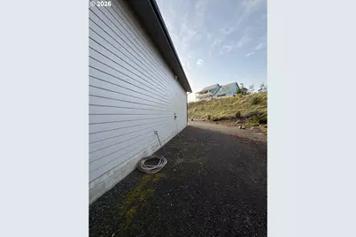 788 Patrick St, Coos Bay, OR 97420 - Photo 25