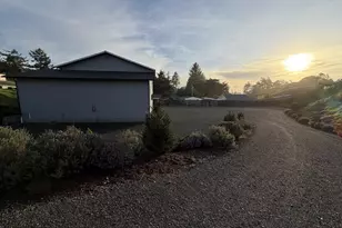 788 Patrick St, Coos Bay, OR 97420 - Photo 27