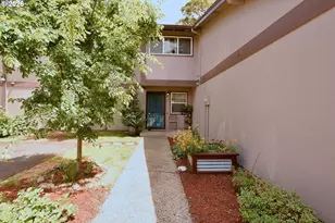 2379 SE 112th Ave, Portland, OR 97216 - Photo 3
