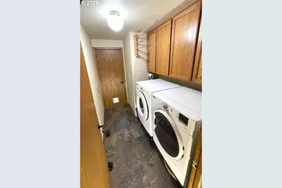 1945 Sunrise Blvd, Eugene, OR 97405 - Photo 17