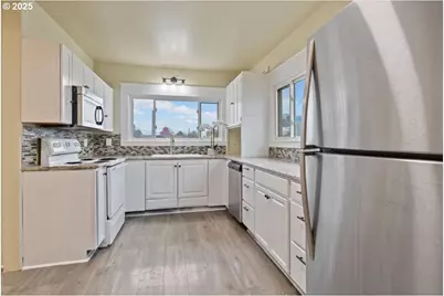 391 W 1st St, Halsey, OR 97348 - Photo 15