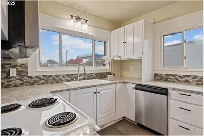 391 W 1st St, Halsey, OR 97348 - Photo 17