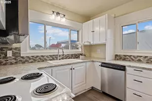 391 W 1st St, Halsey, OR 97348 - Photo 17