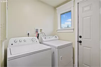 391 W 1st St, Halsey, OR 97348 - Photo 21