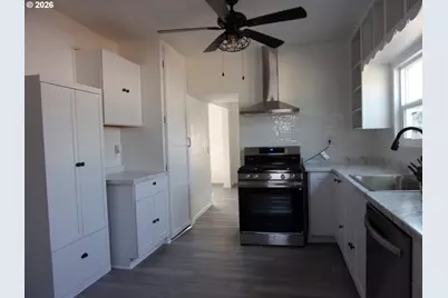 222 W 1st Ave, Riddle, OR 97469 - Photo 9