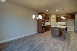 267 W Beacon Hill Dr, Longview, WA 98632 - Photo 3