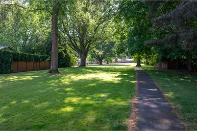 2725 SE Hollyhock Ct, Hillsboro, OR 97123 - Photo 29
