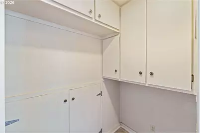 Madrona St, North Bend, OR 97459 - Photo 17