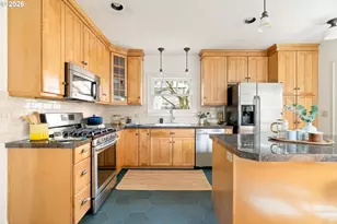 5916 N Moore Ave, Portland, OR 97217 - Photo 7