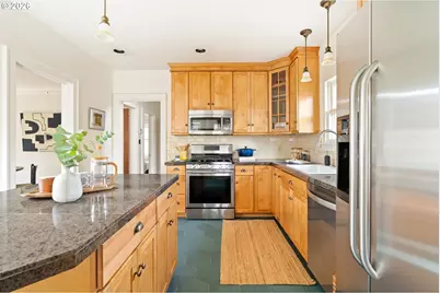 5916 N Moore Ave, Portland, OR 97217 - Photo 9