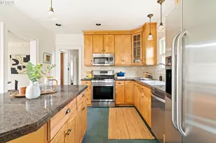 5916 N Moore Ave, Portland, OR 97217 - Photo 9