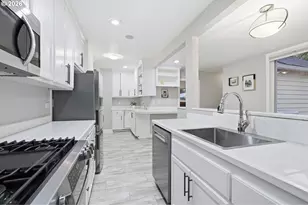 4005 SE Lexington St, Portland, OR 97202 - Photo 11