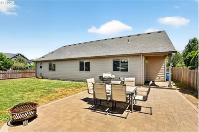 511 Paradise St, Woodburn, OR 97071 - Photo 25