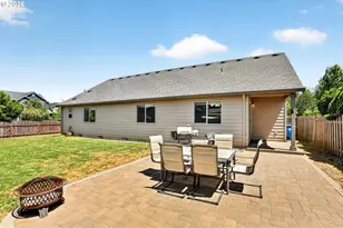 511 Paradise St, Woodburn, OR 97071 - Photo 25