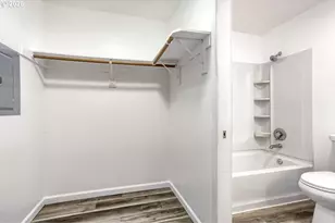 10345 NE Clackamas St, Portland, OR 97220 - Photo 9