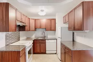 1937 NW Hoyt St, Portland, OR 97209 - Photo 19