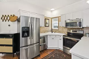 9442 N Buchanan Ave, Portland, OR 97203 - Photo 3