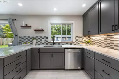 1719 SE Lewellyn Ave, Troutdale, OR 97060 - Photo 5