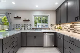 1719 SE Lewellyn Ave, Troutdale, OR 97060 - Photo 5