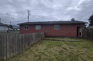 406 Evergreen Dr, Tillamook, OR 97141 - Photo 3