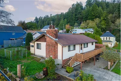 205 Marsh St, Gardiner, OR 97441 - Photo 9