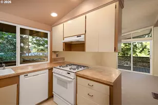 7190 SW Raleighwood Ln, Portland, OR 97225 - Photo 5
