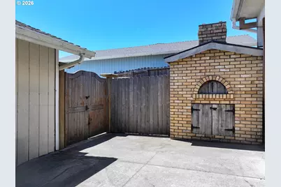 912 Easy St, Brookings, OR 97415 - Photo 35