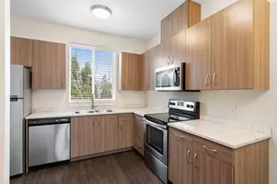 110 NE 109th Ave, Portland, OR 97220 - Photo 9
