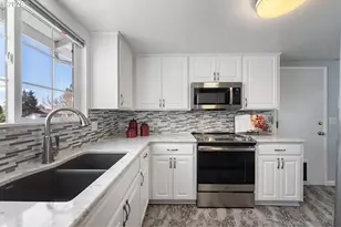 12430 SW King George Dr, King City, OR 97224 - Photo 17