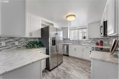 12430 SW King George Dr, King City, OR 97224 - Photo 15