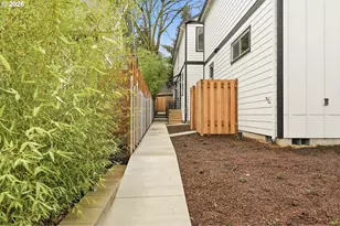 530 S Texas St., Portland, OR 97219 - Photo 3