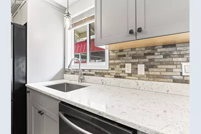 14967 SE Grant Ct, Portland, OR 97233 - Photo 13