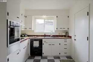 2355 SW Cedar St, Portland, OR 97205 - Photo 17