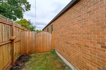 714 S Meridian St, Newberg, OR 97132 - Photo 3