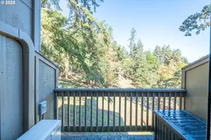 418 Stonewood Dr, Eugene, OR 97405 - Photo 11