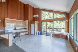 418 Stonewood Dr, Eugene, OR 97405 - Photo 23